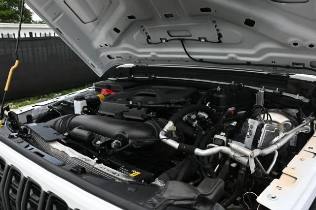 2025 Jeep JL Wrangler - Image 18 of 19