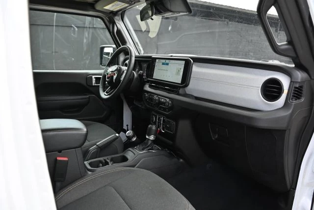 2025 Jeep JL Wrangler - Image 13 of 19