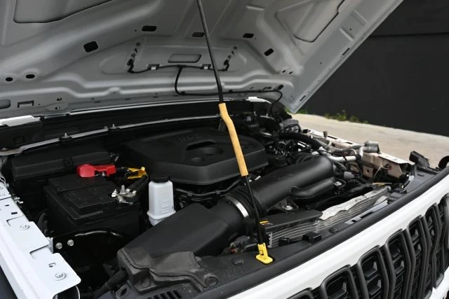 2025 Jeep JL Wrangler - Image 17 of 19