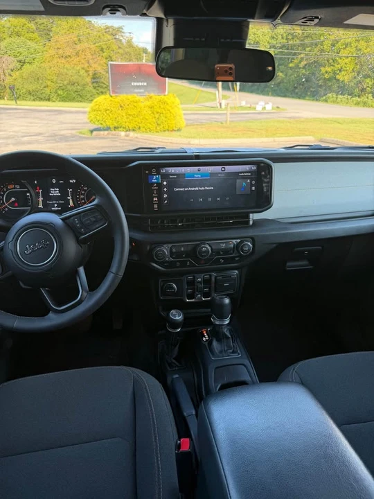 2025 Jeep JL Wrangler - Image 10 of 11