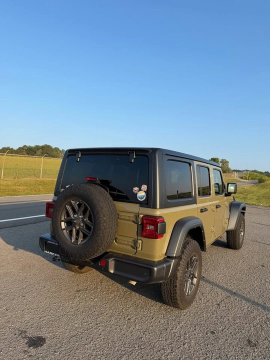 2025 Jeep JL Wrangler - Image 3 of 12