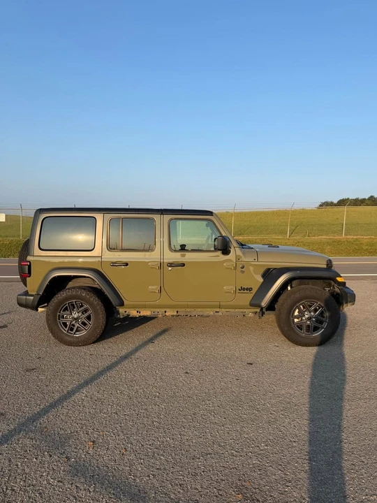 2025 Jeep JL Wrangler - Image 2 of 12