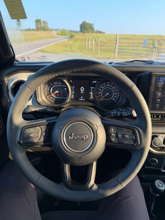 2025 Jeep JL Wrangler - Image 11 of 12