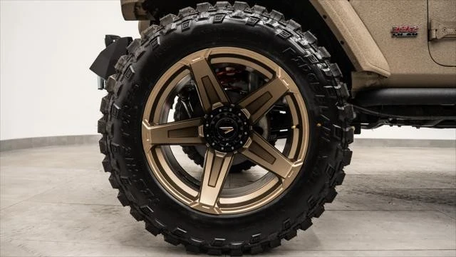 2025 Jeep JL Wrangler - Image 21 of 31
