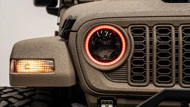 2025 Jeep JL Wrangler - Image 24 of 31