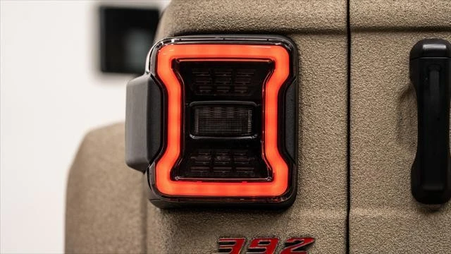 2025 Jeep JL Wrangler - Image 12 of 31