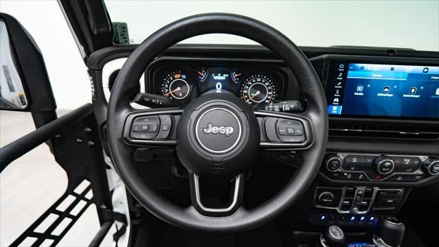 2025 Jeep JL Wrangler - Image 28 of 31