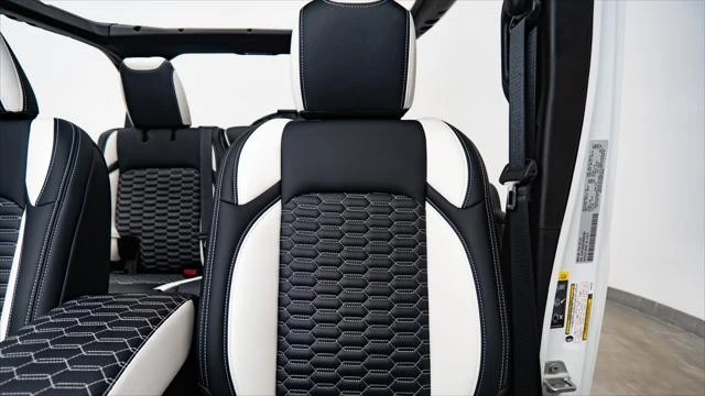 2025 Jeep JL Wrangler - Image 26 of 31