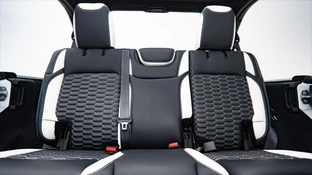 2025 Jeep JL Wrangler - Image 19 of 31