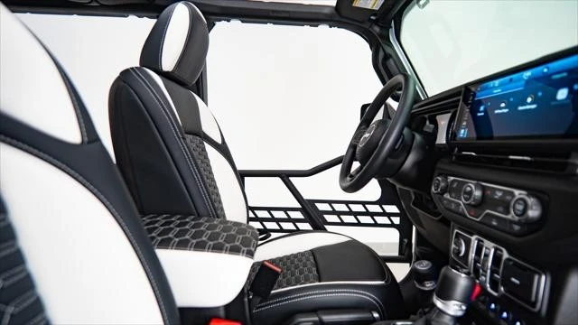 2025 Jeep JL Wrangler - Image 21 of 31