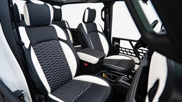 2025 Jeep JL Wrangler - Image 23 of 31