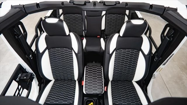 2025 Jeep JL Wrangler - Image 24 of 31