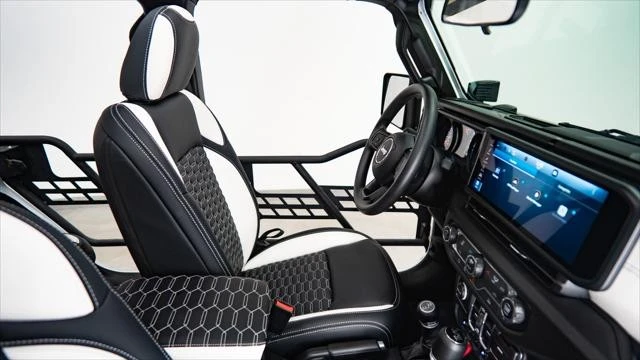 2025 Jeep JL Wrangler - Image 20 of 31