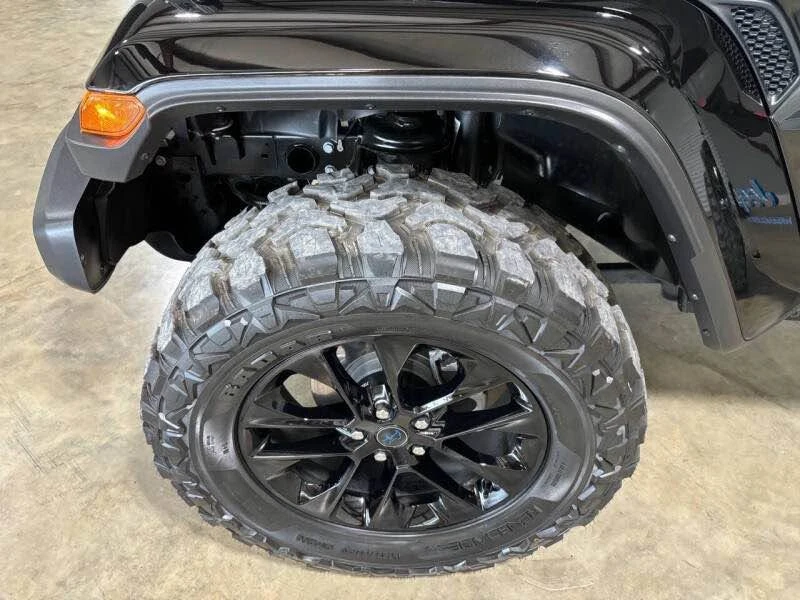 2025 Jeep JL Wrangler - Image 8 of 17
