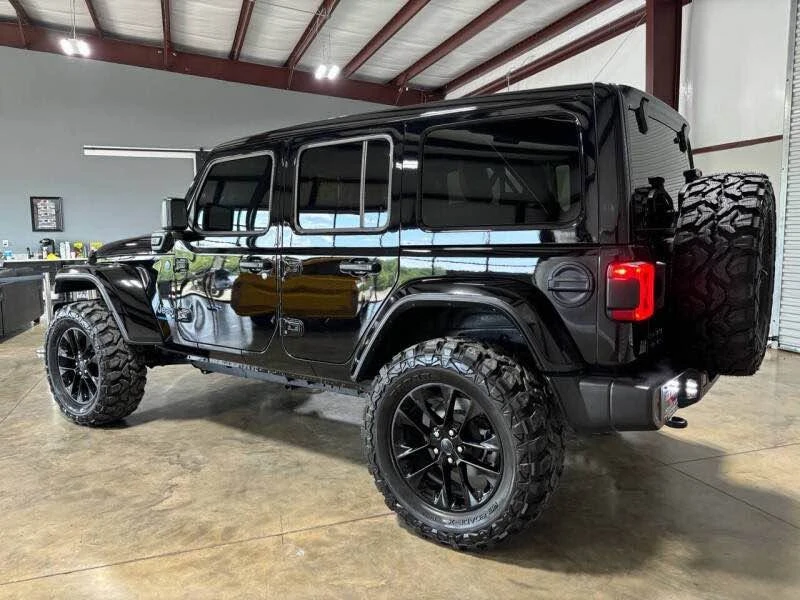 2025 Jeep JL Wrangler - Image 3 of 17