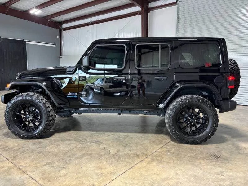 2025 Jeep JL Wrangler - Image 2 of 17