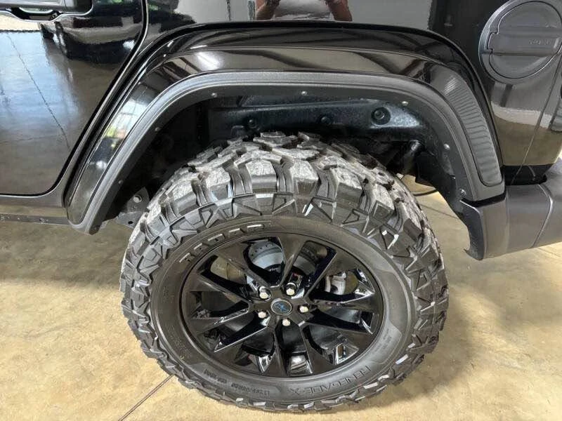 2025 Jeep JL Wrangler - Image 9 of 17
