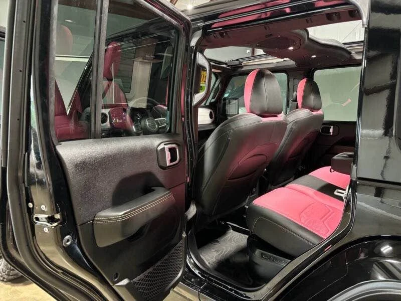 2025 Jeep JL Wrangler - Image 15 of 17