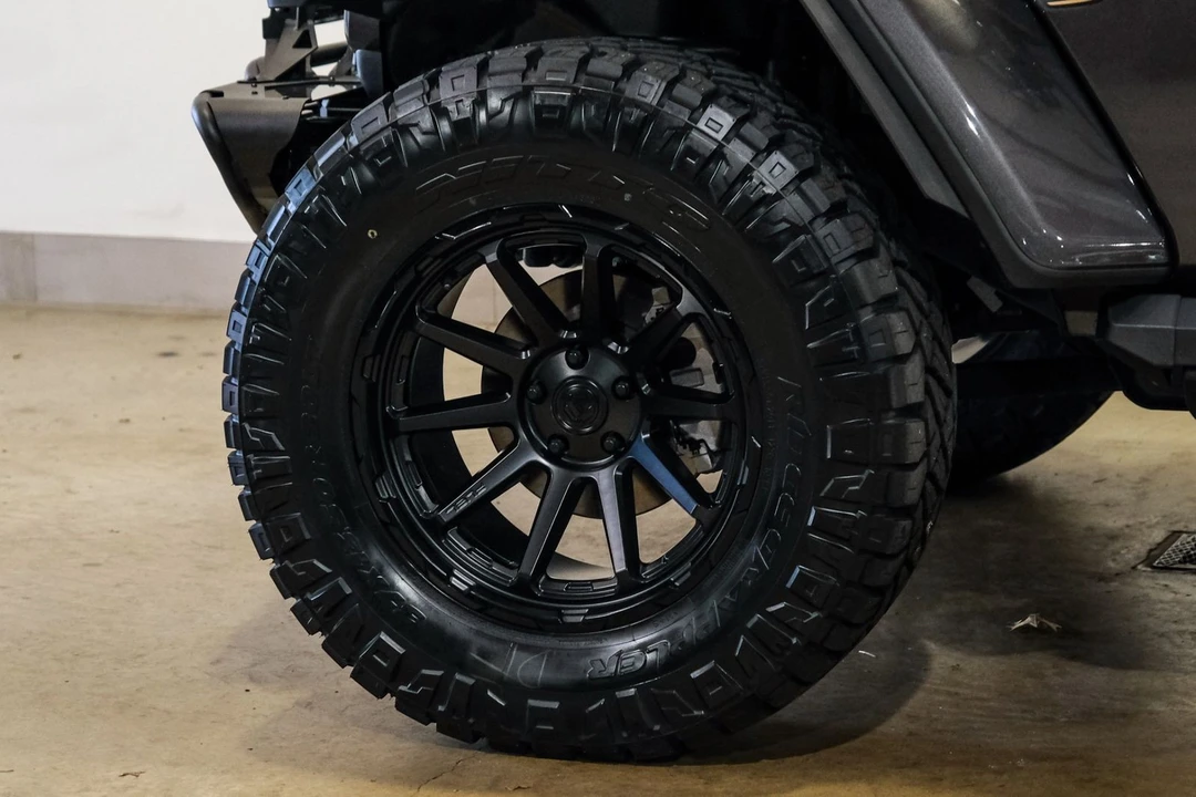 2025 Jeep JL Wrangler - Image 11 of 12