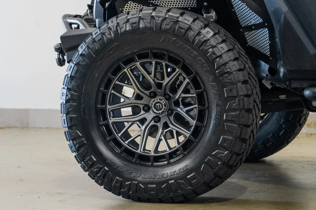 2025 Jeep JL Wrangler - Image 10 of 12