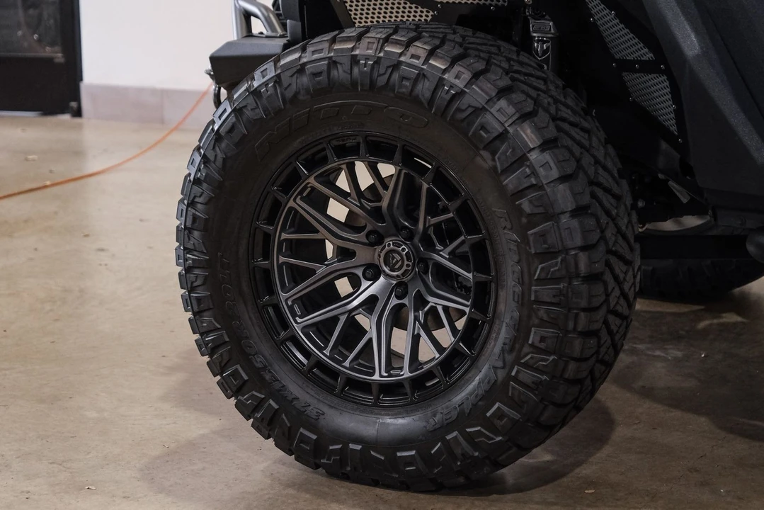 2025 Jeep JL Wrangler - Image 11 of 12