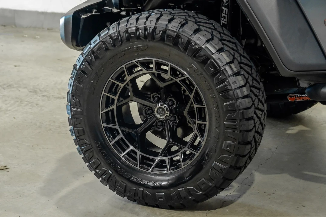2025 Jeep JL Wrangler - Image 11 of 12