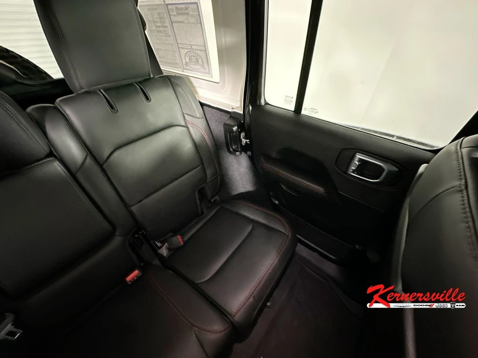 2025 Jeep JL Wrangler - Image 14 of 24