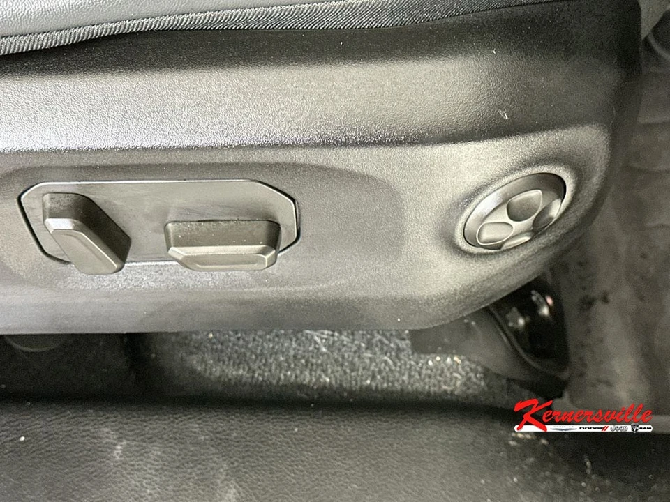 2025 Jeep JL Wrangler - Image 23 of 24