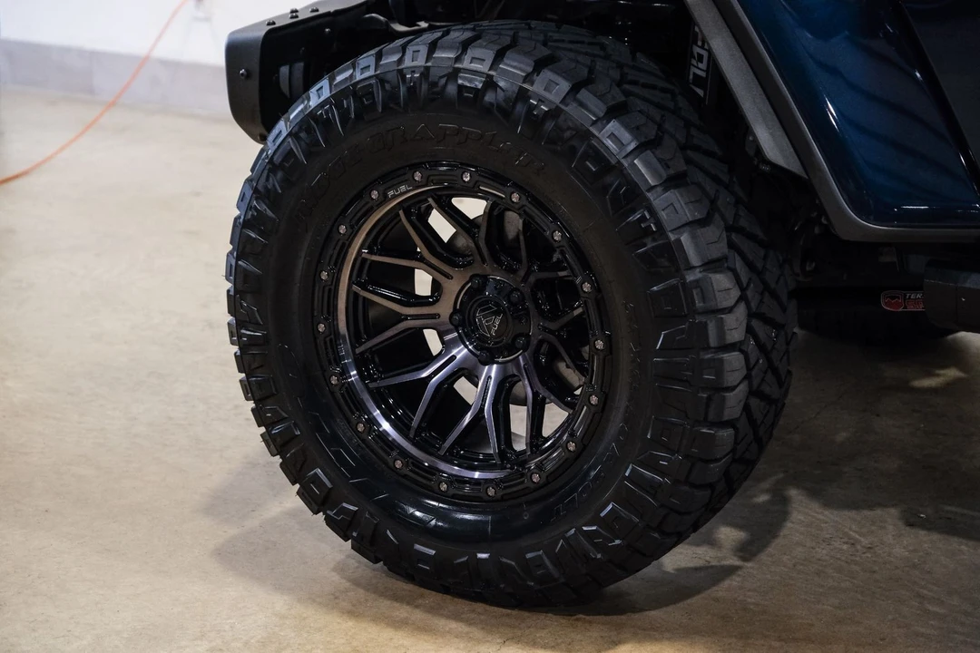 2025 Jeep JL Wrangler - Image 10 of 12