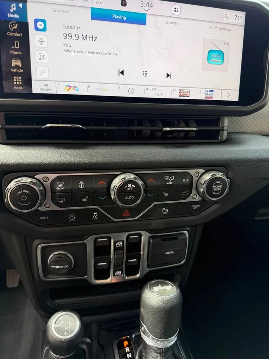 2025 Jeep JL Wrangler - Image 8 of 10