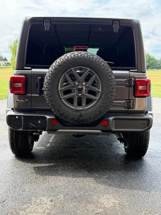 2025 Jeep JL Wrangler - Image 5 of 10