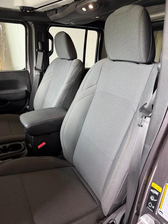2025 Jeep JL Wrangler - Image 9 of 10