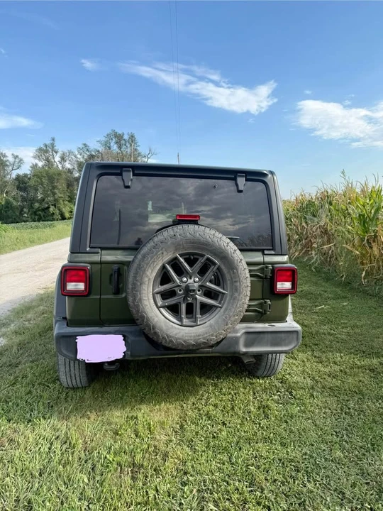 2025 Jeep JL Wrangler - Image 2 of 8