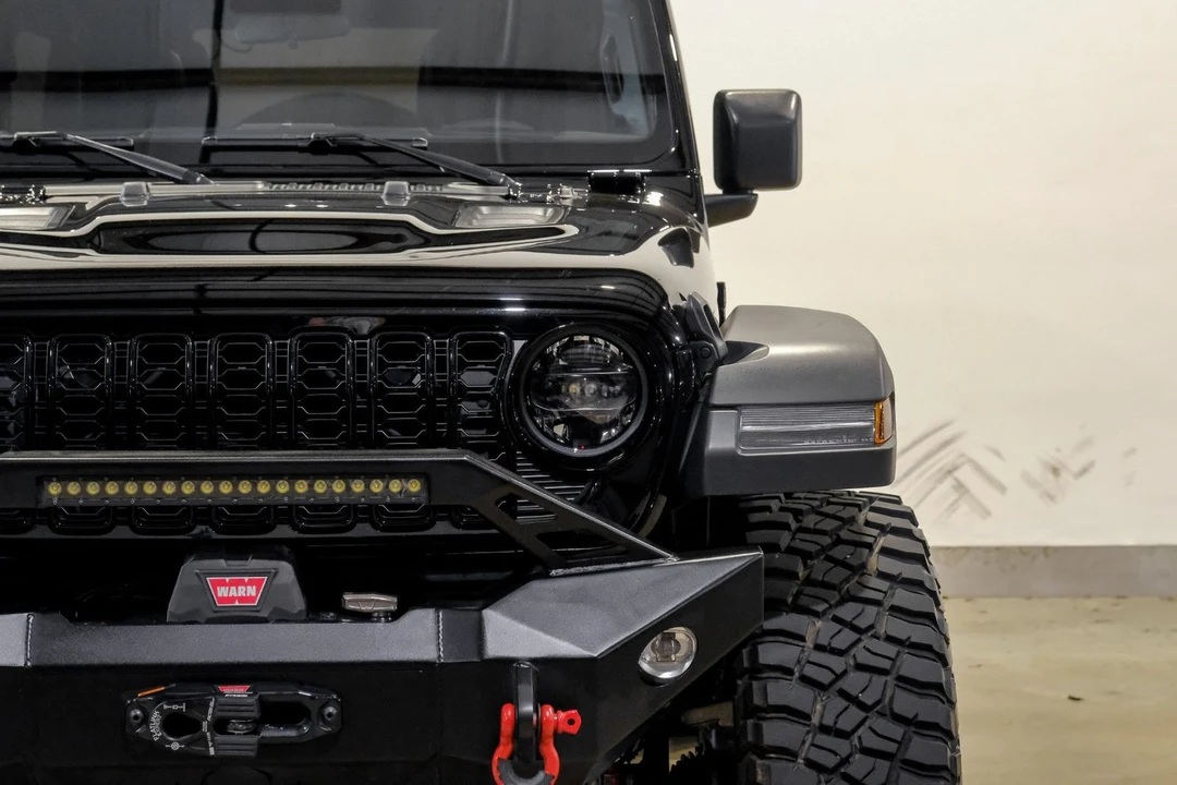 2025 Jeep JL Wrangler - Image 4 of 12