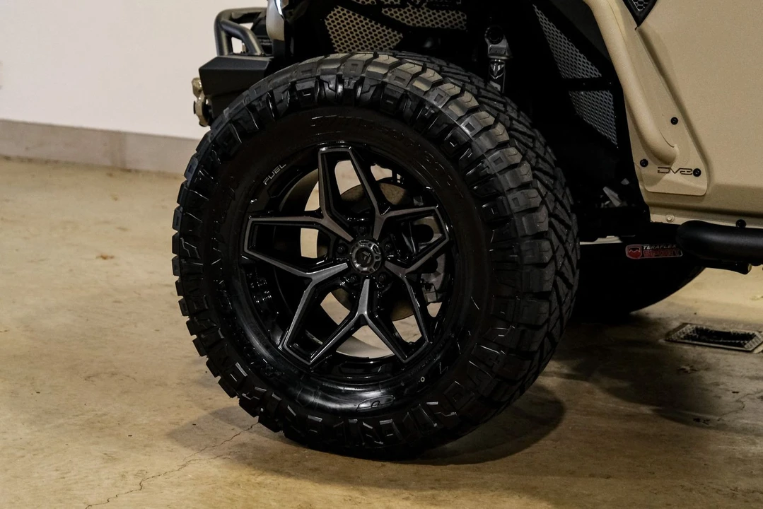 2025 Jeep JL Wrangler - Image 10 of 12