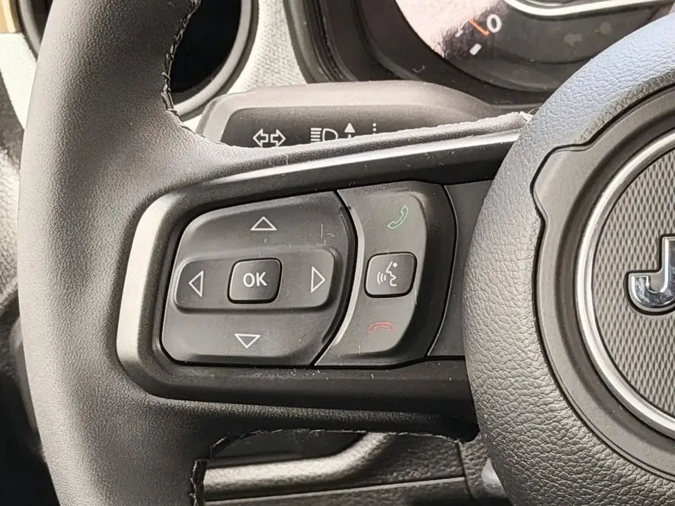 2025 Jeep JL Wrangler - Image 17 of 20