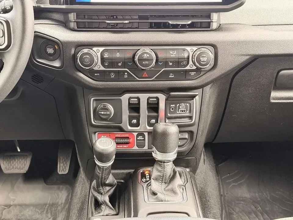 2025 Jeep JL Wrangler - Image 18 of 20