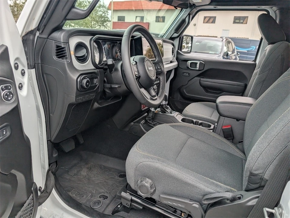 2025 Jeep JL Wrangler - Image 13 of 21