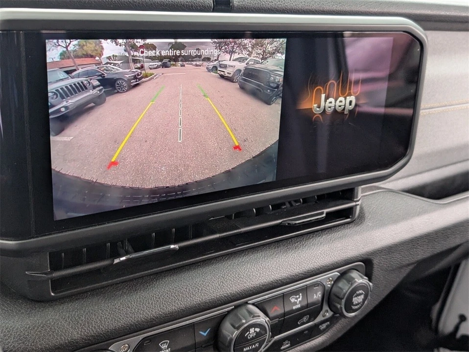 2025 Jeep JL Wrangler - Image 20 of 21