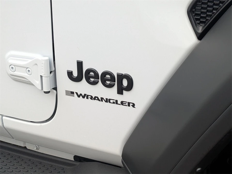 2025 Jeep JL Wrangler - Image 10 of 12