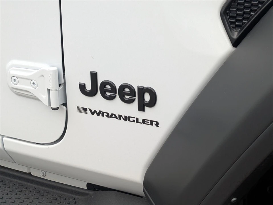 2025 Jeep JL Wrangler - Image 10 of 21