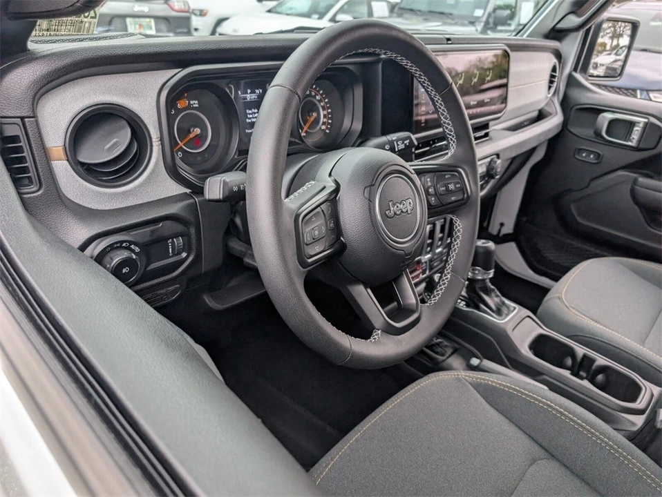 2025 Jeep JL Wrangler - Image 14 of 21
