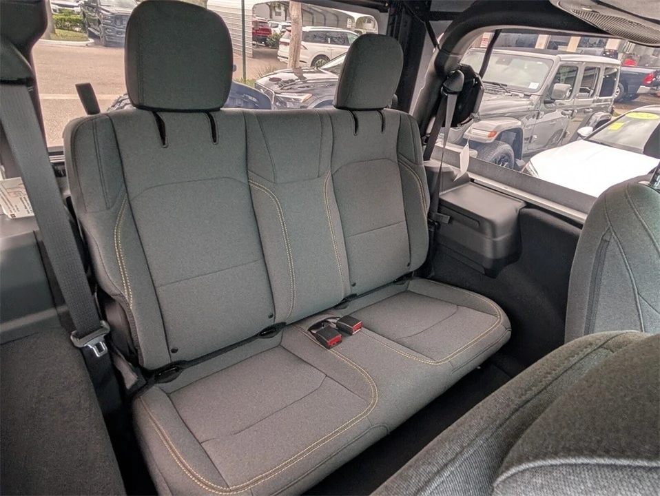 2025 Jeep JL Wrangler - Image 17 of 21
