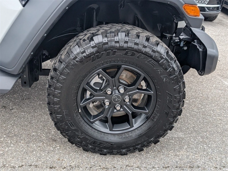 2025 Jeep JL Wrangler - Image 9 of 21