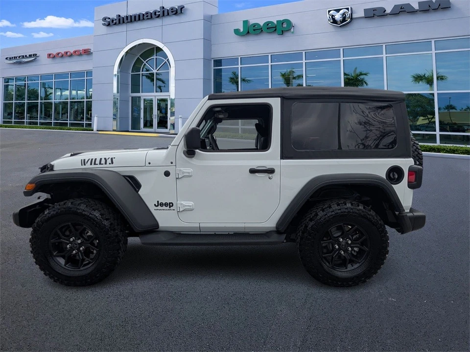 2025 Jeep JL Wrangler - Image 4 of 12