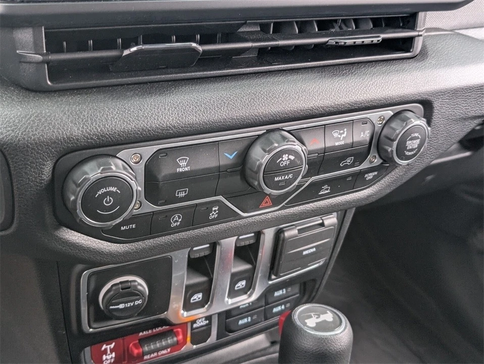 2025 Jeep JL Wrangler - Image 21 of 21