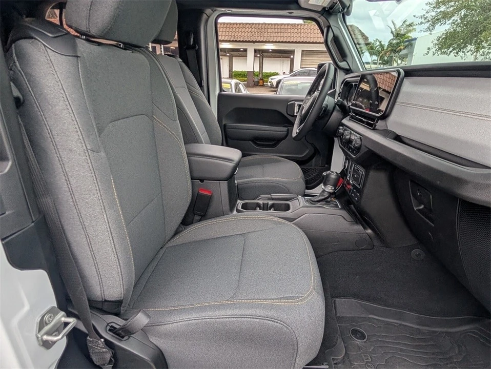 2025 Jeep JL Wrangler - Image 16 of 21