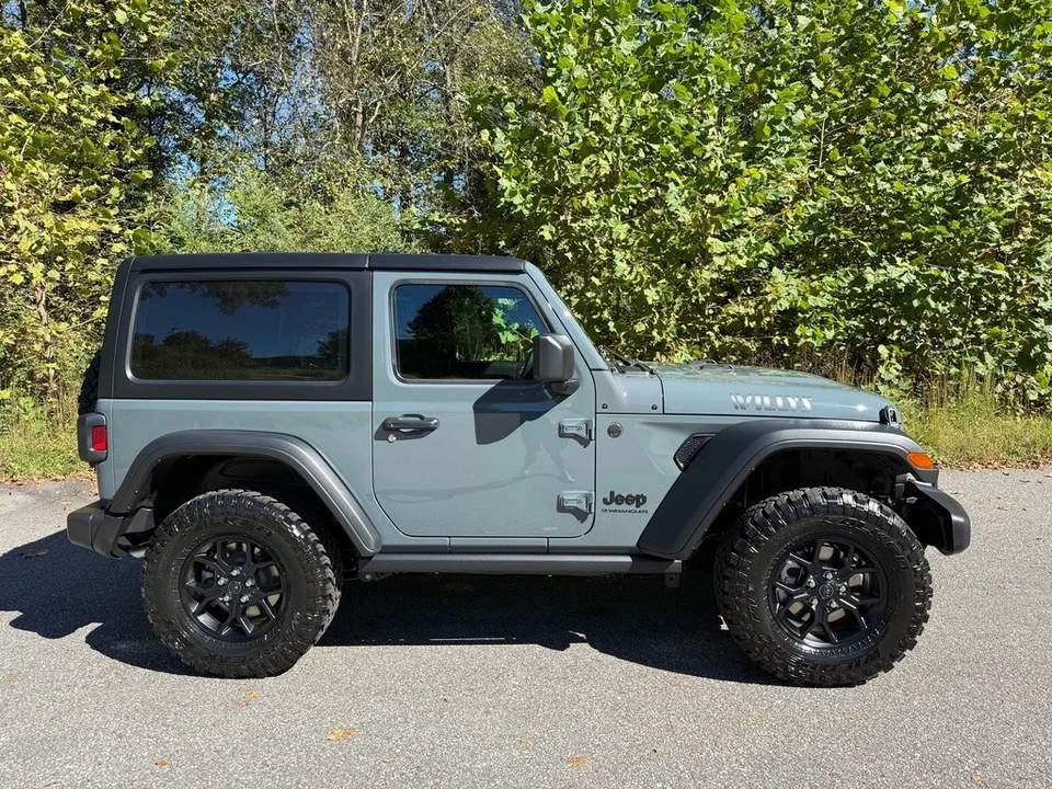 2025 Jeep JL Wrangler - Image 6 of 21