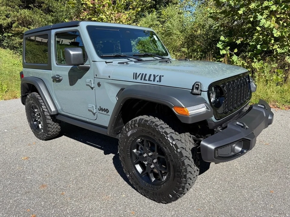 2025 Jeep JL Wrangler - Image 5 of 21