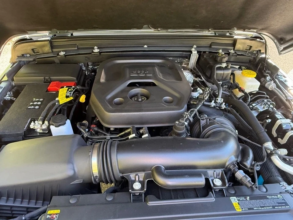 2025 Jeep JL Wrangler - Image 10 of 21